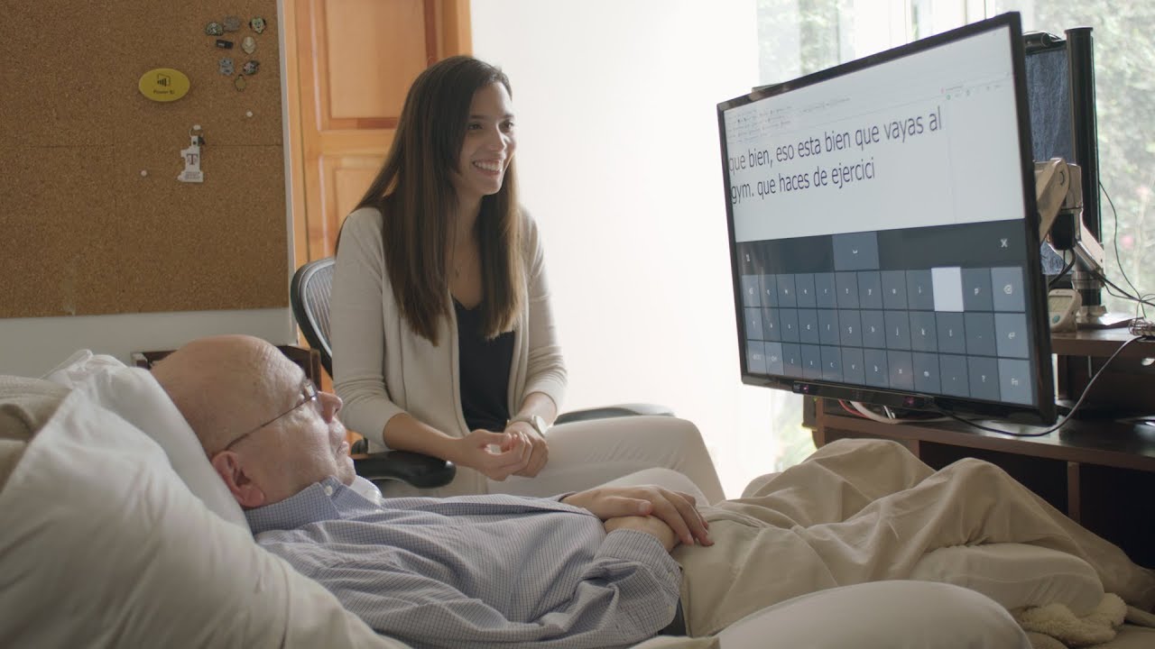 Data analyst and “oldest nerd in Guatemala” with ALS types with his eyes to modernize his clients’ businesses