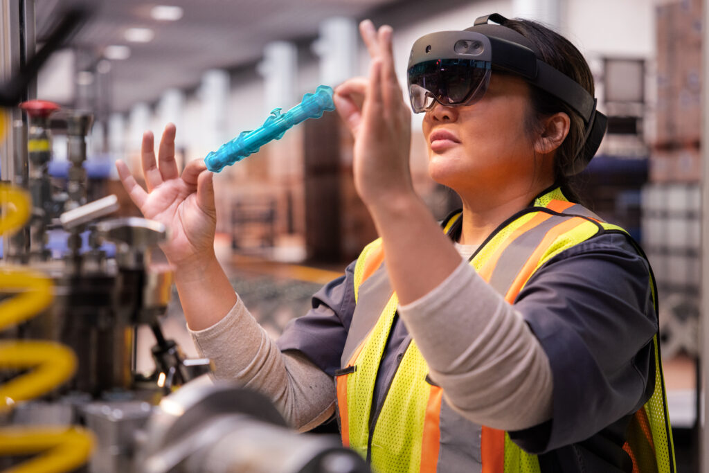 3 ways mixed reality empowers frontline workers