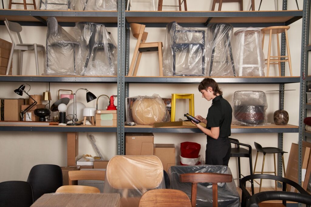 AI-powered retail: 3 reasons to start digitalizing your warehouse in 2025